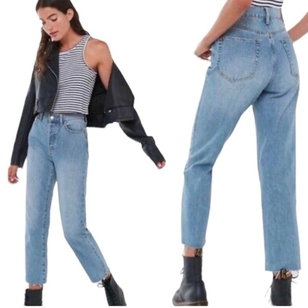 Urban Outfitters size 27 BDG Dillion jeans blue raw hem high rise